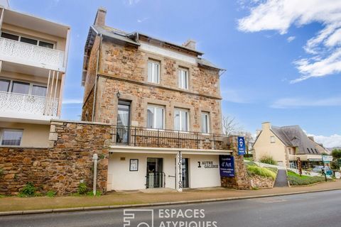 Dans le charmant village de Ploubazlanec, à quelques minutes des plages et de l'embarcadère pour l'île de Bréhat, cette propriété atypique séduira les amoureux d'art et de tranquillité. Composée d'une maison principale entièrement rénovée en 2023 et ...