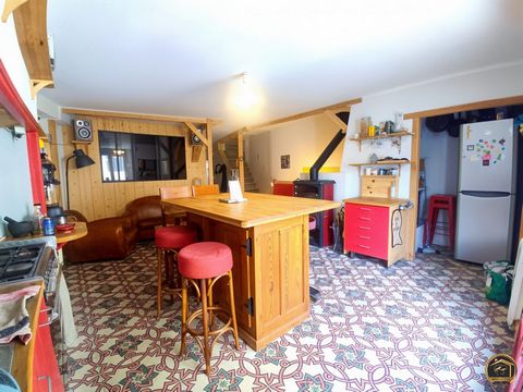 Discover this charming detached house in Narbonne, built in 1947 and renovated in 2014. With its 145 m² spread over 3 levels, this unfurnished house offers an exceptional living environment. The 25 m² living room, bathed in light, is ideal for relaxi...