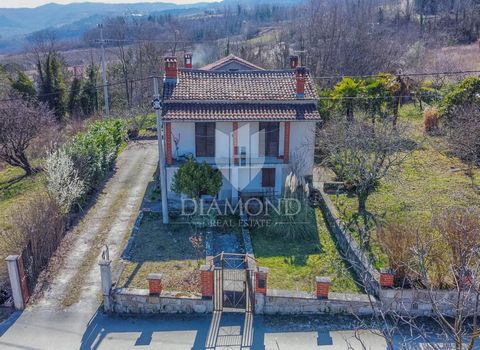 Location: Istarska županija, Motovun, Motovun. Istria, Montona Casa indipendente in vendita con vista aperta sull'affascinante città istriana di Montona. La casa si sviluppa su piano terra, primo piano e mansarda e la superficie della casa è di 141 m...