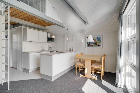 Verblijf in dit fantastische vakantiehuis in Lalandia in Rødby direct aan de Oostzee! Na een heerlijke dag spetteren in het Lalandia Aquadome en alle avonturen in de arcades, is het heerlijk om terug te keren naar je eigen vakantiehuis en wat tijd me...