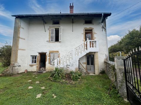 Bienvenue à Ligny-en-Brionnais où le charme de la campagne rencontre le potentiel d’une maison à rénover. Avec ses 2361 m² de terrain plat, cette propriété est un véritable havre de tranquillité. Une grange de 75 m² et un hangar de 52 m² vous offrent...