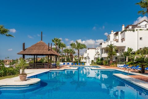 Découvrez l'élégance et le confort dans ce magnifique appartement de 3 chambres et 2 salles de bains, stratégiquement situé près de Puerto Banús, qui abrite les meilleurs restaurants et des plages préservées. Cet appartement exclusif est situé dans u...