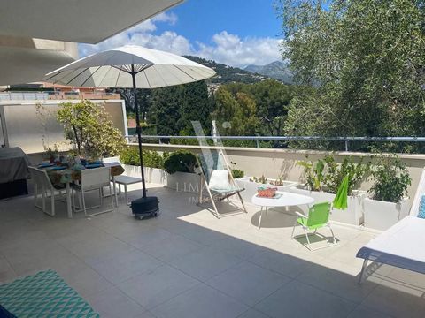 Situé sur le renommé Plateau du Cap Martin, au calme, à quelques pas du Parc du Cap Martin, dans une petite copropriété de standing de 8 appartements, sécurisée, avec concierge et piscine, appartement 3 pièces de 58 m2 environ et grande terrasse de 4...