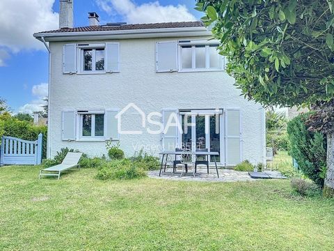 Mareil-sur-Mauldre (78124), this house of approximately 128m² benefits from a quiet environment and proximity to amenities. Inside, this house offers a practical layout with a ground floor featuring a fully equipped kitchen, a bright double living ro...