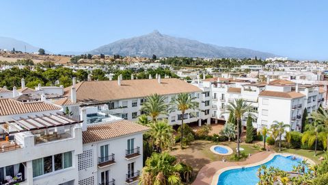 MARBELLA, NUEVA ANDALUCIA, ... DUPLEX PENTHOUSE RENOVATED PENTHOUSE, walking distance to the beach and Puerto Banus FREE Notary fees exclusively when you purchase a new property with MarBanus Estates A stunning example of modern architecture situated...