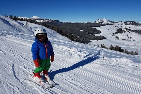 W sercu St. Wolfgang, całkowicie odnowiony, z dużą ilością miejsca na relaks Piekarnia, sklep spożywczy, kawiarnie, restauracje, bary, sklepy, wędkarstwo tuż za rogiem W odległości spaceru: publiczne kąpieliska, przeprawa promowa, stacja łodzi, Schaf...