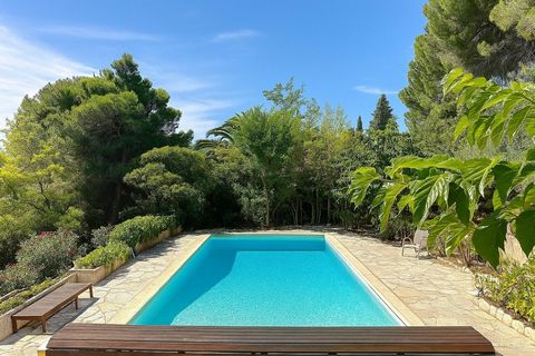 Propriété 7 pièces avec piscine, véranda et terrain arboré – Fort potentiel - Bandol