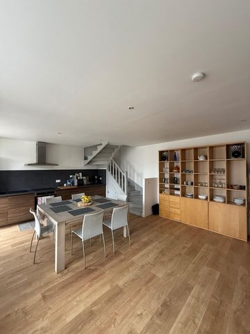 Ensemble de 2 maisons en pierres avec murs commerciaux