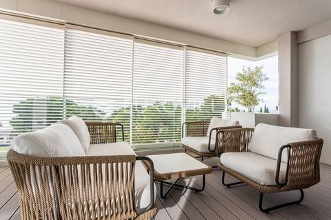Split, Duilovo luxuriously furnished three bedroom apartment 160m2 plus two parking spaces in the garage in a prime location just 300 meters from the sea surrounded by all necessary amenities.The apartment is located in a beautiful Bel etage building...