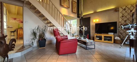 4/5 chambres, 1 bureau. Bel espace en pelouse. Garage avec grenier