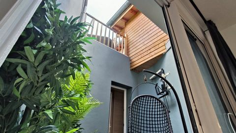 Maison de ville unique avec esprit loft et garage -Proximité des commerces et plages de Biarritz.