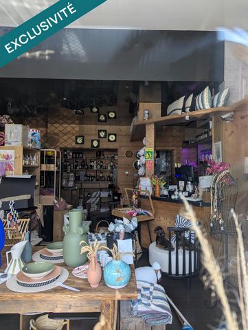 Business for sale in a prime location in the heart of a tourist and residential village near Grenoble. This attractive, pleasantly appointed 51 m² boutique offers a wide range of gifts, home decor, high-quality tableware, perfumes, and flowers. With ...