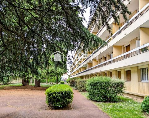 Beau F4 avec balcons et parking