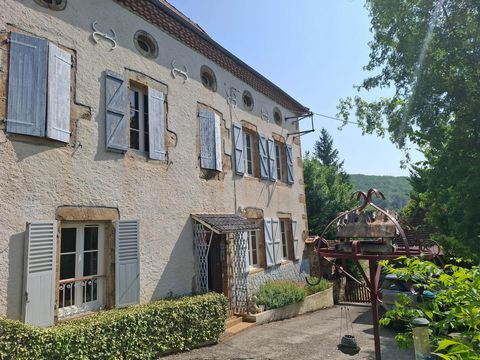 Jolie maison de caractère avec superbe atelier indépendant !