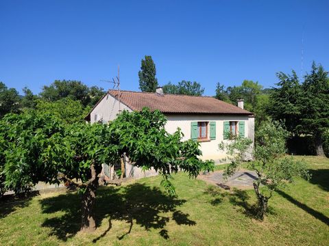 Maison sur un niveau à l'étage avec 3 chambres, grand garage, jardin et puits