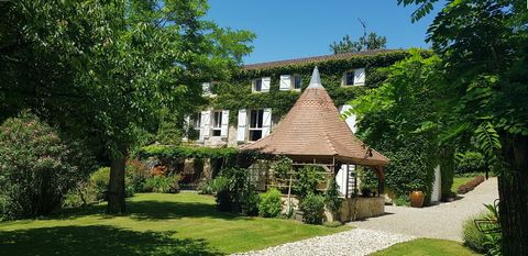 ANCIEN MOULIN DANS UN ENVIRONNEMENT ROMANTIQUE