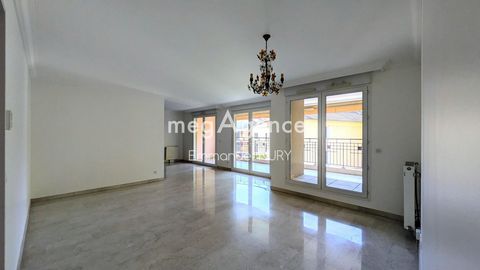T3 / T4 de 100m² avec terrasse – Charbonnières centre