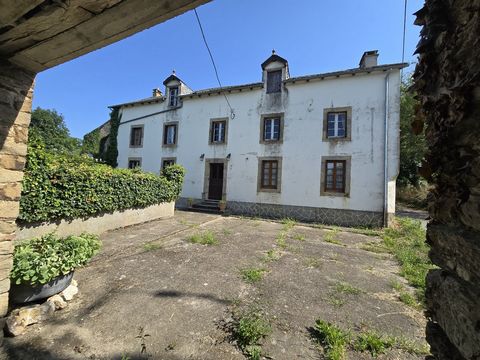 Corps de ferme avec maison, appartement et dépendances - Durenque