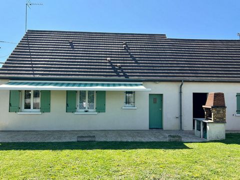 Exclusivité Ch. Hallouin vous propose une maison à Vendôme , idéalement située quartier calme et familial , proche du centre ville . Tout confort plain pied , pavillon soigné . Séjour-salon , cuisine A/E , 2 chambres , salle d eau , dressing , wc, . ...