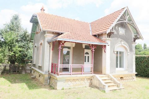 Entièrement rénovée, maison 2 chambres avec garage sur terrain de 822m2.