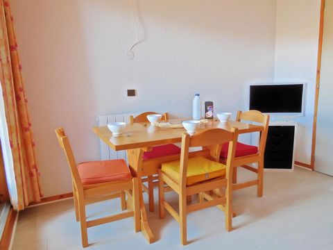 The residence Equerre is situated in Les Coches village, at about 300 meters from the ski resort center and the shops. The ski slopes are located nearby, at about 100 meters. There is a public car park at your disposal at only 100 meters from the res...