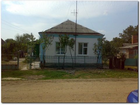 Gas, water heating, cold/mountains. water, WC and bathroom in the House, drainage, roofing, 17 hectares of land, a pond in a garden, the centre pages, phone, owner built. The third House on the banks of the River. 65 km to the sea of Azov. Torg!