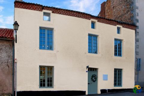 A wonderful 4 bedroom cottage in the heart of popular Lussac-Les-Chateaux. Ten seconds walk from the wonderful lake and Chateaux ruins. The property also benefits from a lovely cottage attached to the main house that requires renovation but would mak...