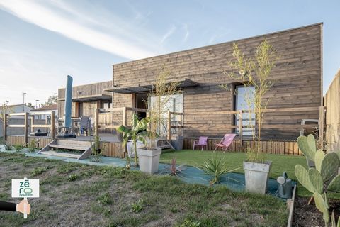 Venez visiter cette superbe maison bois de 124 m2, construite en 2021 par des artisans locaux .Cette maison a été pensé pour vous permettre une faible consommation d’énergie . Située sur la commune de Sainte-Radégonde-des-Noyers, à 35 minutes de la R...