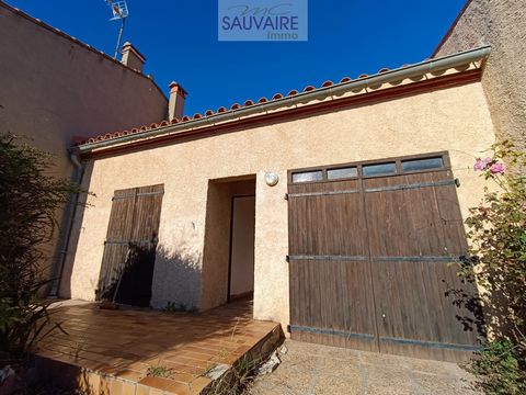 In Saint-Laurent-de-la-Salanque, the Sauvaire Immobilier agency has selected for you this single-storey villa of about 75 m2. Inside, discover a living room with a kitchen of about 25 m2. In addition, you will find a shower room, a separate toilet, t...