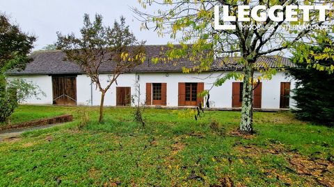 A25071SAG24 - Close to the town centre, in a relatively quiet setting, this farmhouse dating from around 1840 has pretty grounds of 1.5 hectares, fully fenced and planted with trees. The property is all on one level, with spacious rooms, a large cell...