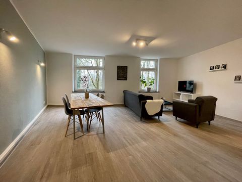 Our beautiful flat is located just a minute's walk from the Ostpark in a 100-year-old house in a traditional Kaiserviertel district. It was recently renovated and is furnished in a modern style. If you want to do something in the evening, the nearby ...