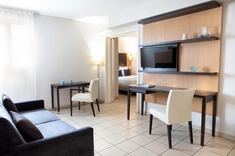 An outdoor swimming pool and free Wi-Fi access feature in this Residence. It is less than 100 metres from the Hippodrome tram stop providing access to Toulouse Blagnac Airport in less than 20 minutes and to Toulouse city centre. Toulouse Stadium is 3...