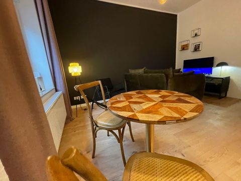 Discover our charming ground-floor apartment with old-world charm. A spacious living kitchen invites social gatherings, while the roomy bedroom promises tranquility. The peaceful balcony overlooking the garden offers outdoor relaxation. The modern ba...