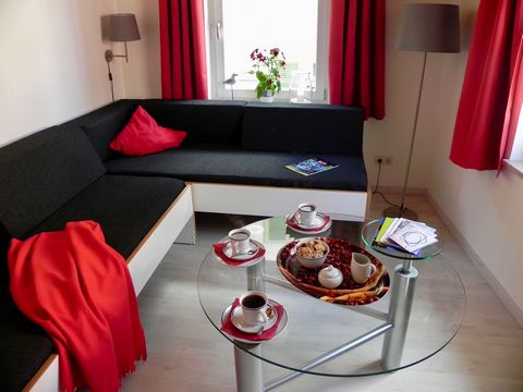 Living with historic flair - among restaurants, cafés, stores, the vegetable market etc. - in walking distance of the Museumsquartier, Mehlsack and Veitsburg. Comfortable apartment access by elevator. The apartment consists of 3 rooms. Besides an ope...