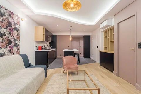The Victor Hugo 1 suite welcomes you for a stay in the heart of the Presqu'île. Located between Place Carnot and Place Bellecour, its location makes it an address of choice. This magnificent fully-equipped one-bedroom apartment is located on the 1st ...
