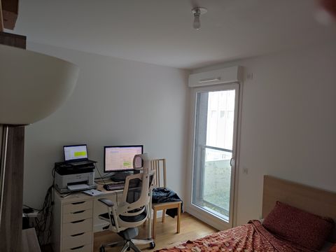 Ideal for a first stay in Paris as it has everything one may need. Fully automated apartment with tumble-drier, dishwasher, etc.. You can move in only with your luggage. Close to all local amenities. Supermarket, park and gym nearby. All means of pub...