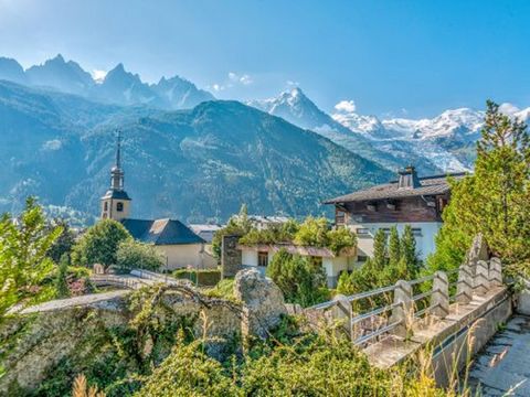 Your residence: The residence with its wooden facades is located in the district of Chamonix Sud, 300 m from the Aiguille du Midi cable car and 5 minutes from the resort centre. It is made up of 2 buildings renovated and fully equipped apartments. Ac...