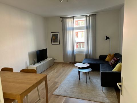 Gut aufgeteilte sowie helle 3 Zimmer-Wohnung im gepflegten Haus in bester Lage in Nordend-West. - Elegante Möblierung im modernen Stil, geschmackvoll. - WLAN vorhanden - Gegensprechanlage - ISO Fenster - Kellerraum - Elegante Möblierung im modernen S...