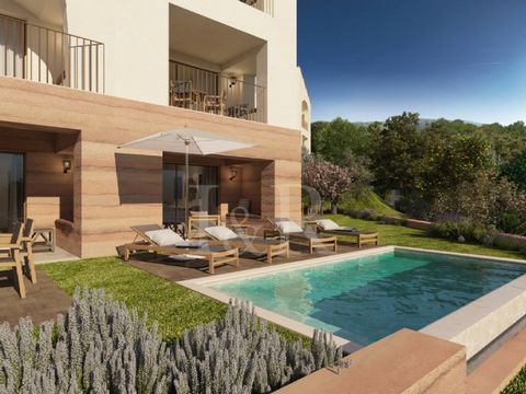 Luxury 2-bedroom apartment belonging to Viceroy Residences, located in the exclusive Ombria Resort, in the municipality of Loulé, Algarve. With a generous area of 148 sqm, this apartment has a social bathroom, an open kitchen and a living room with a...