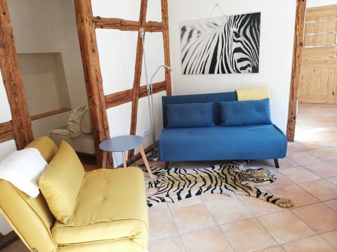 Professionals and Students in the Rhine-Main area are very welcome. The newly furnished 1.5 room apartment is located on the ground floor of our renovated, listed half-timbered house / former winery below the St. Hildegard monastery in Rüdesheim a.R....