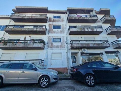 Excelente oportunidade de investimento se o que procura é rentabilidade e valorização! Apartamento T2 com uma área total de 114 metros quadrados, situado na Marinha Grande, no Distrito de Leiria. Com razoáveis acessibilidades a distância de autoestra...