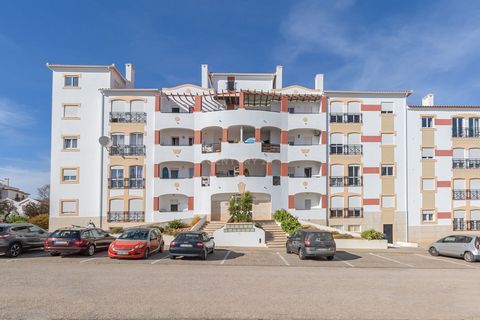 EXCLUSIVE - GREAT OPPORTUNITY! 2-bedroom flat with good areas, storage room, bright and spacious balcony. This elegant flat is on the 1st floor of a 3-storey building and comprises an entrance hall, dining and living room, fitted kitchen, large balco...