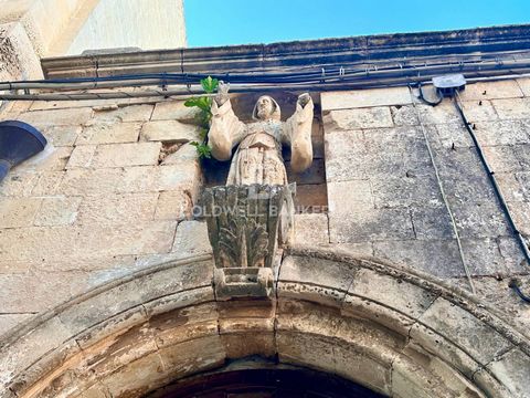 PUGLIA - SALENTO - MAGLIE In the heart of the historic center of Maglie, we offer for sale an Old Convent from 1700, of approximately 110 square meters. The property, preceded by a wooden door surmounted by a statue depicting Sant'Oronzo, patron sain...