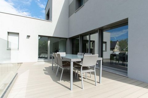 RARISSIME SUR LE SECTEUR - MAISON QUASI-AUTONOME - DPE A- 2019 - INDIVIDUELLE - SEJOUR 45 M² Prix: 750 000 euros dont les honoraires sont à la charge du vendeur. DPE: Classe A -GES : classe A Date d'établissement du DPE : 26/04/2023 Montant moyen est...