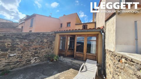 A32500DED66 - This delightful village house, radiates charm, and is ready for renovation, while retaining its distinctive Catalan features. Nestled in a picturesque rural winegrowing community, it is surrounded by vineyards and stunning landscapes. T...