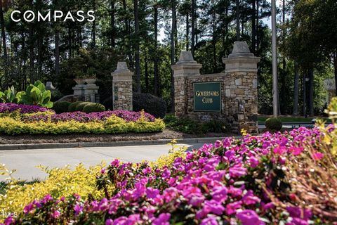 Fabuloso lote de 3/4 de acre en GATED Governors Club, un campo de 27 hoyos exclusivo de Jack Nicklaus. Maravillosas vistas a la naturaleza y privacidad. Trae tu propio constructor. Todos los planes deben ser aprobados por la Junta de Revisión Arquite...