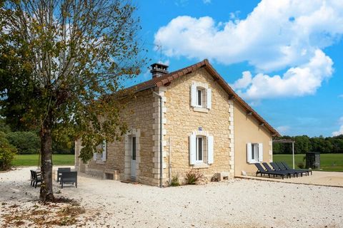 Oude traditionele smederij volledig gerenoveerd voor 4 personen gelegen in Coubjours in de Périgord noir. De accommodatie heeft een prachtig zwembad en een mooie centrale omgeving om de vele toeristische bezienswaardigheden van de Perigord te ontdekk...