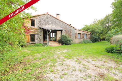 Located in the charming village of Saint-Beaulize, this house offers a peaceful living environment in the countryside, ideal for nature lovers. The property benefits from a beautiful exposure offering optimal brightness and a clear and panoramic view...