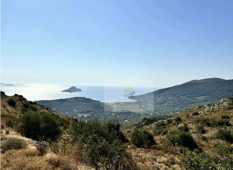 Questo 6500 mq. appezzamento di terreno a Laganas, Zante, offre un'eccellente opportunità di investimento. Con la sua pittoresca vista panoramica sul lago Keri e a soli 4 km dal mare, questa proprietà è ideale sia per la costruzione di una residenza ...