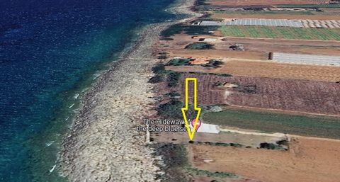 Grundstück direkt am Meer in Filiatra, Messenien, zu verkaufen. Das Grundstück von 1.000 m², direkt am Meer mit freiem Blick auf das Ionische Meer, 40 Meter vom Wasser entfernt. Das Anwesen befindet sich in der Gegend von Agia Kiriaki, in einer Wohn-...